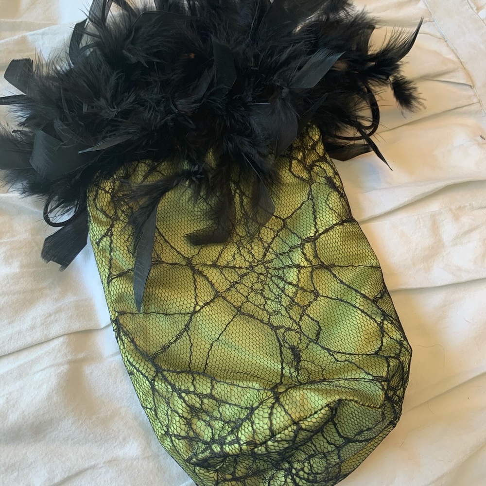 Decorative gift bag with feathers